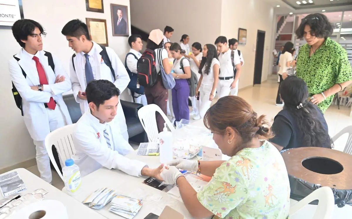 Aplican 300 pruebas rápidas a estudiantes de la UAT